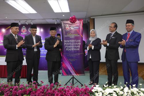 DATUK DR MOHD NAIM MOKHTAR