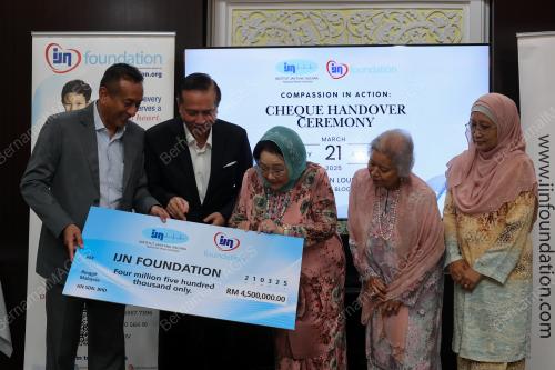 IJN SERAH RM4.5 JUTA KEPADA YAYASAN IJN