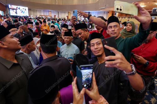 AL-SULTAN ABDULLAH RI'AYATUDDIN AL-MUSTAFA BILLAH SHAH