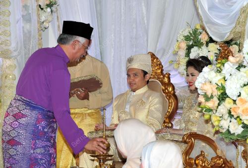 KL27_22112013_AGONG5