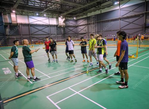 LATIHAN_BADMINTON