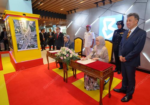 SULTAN SHARAFUDDIN IDRIS SHAH