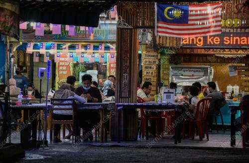 PENIAGAAN DIBENARKAN BEROPERASI SEHINGGA 12 TENGAH MALAM