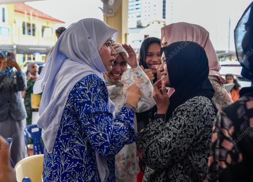 FADHLINA SIDEK