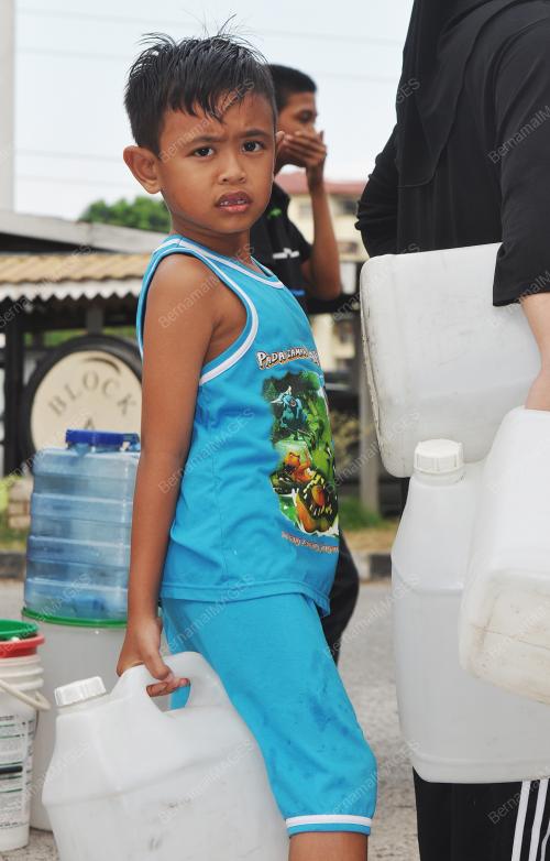 KL27_25022014_BANTUAN_AIR