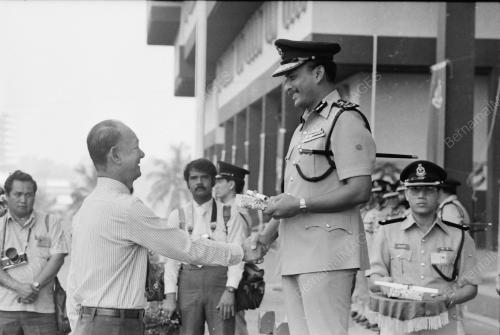 HARI POLIS