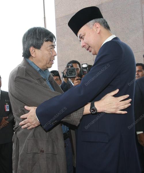 SULTAN SHARIFUDDIN IDRIS SHAH