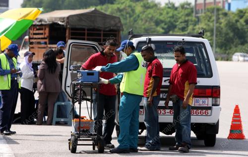 PEMERIKSAAN PELEPASAN ASAP KENDERAAN