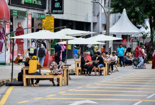 TINJAUAN ORANG RAMAI MEMBELI BELAH
