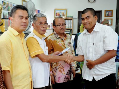 BANTUAN KEPADA MANGSA TANAH RUNTUH