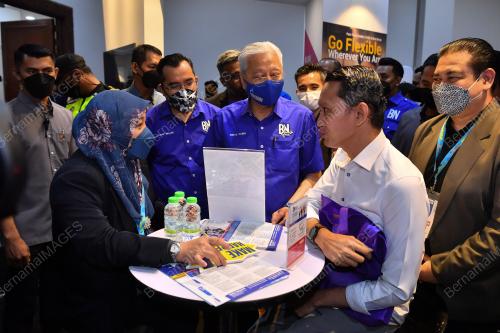 DATUK SERI ISMAIL SABRI YAAKOB