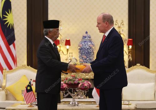 AL-SULTAN ABDULLAH RI'AYATUDDIN AL-MUSTAFA BILLAH SHAH