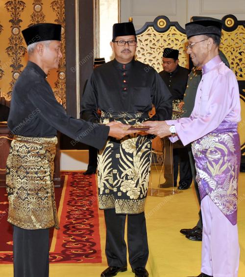 KL27_28062016_AGONG_SUMPAH