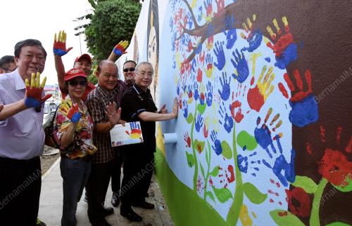 KL27_28082017_LUKISAN_TANGAN