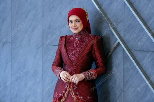 DATUK SERI SITI NURHALIZA