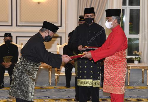 AL SULTAN ABDULLAH RIAYATUDDIN AL MUSTAFA BILLAH SHAH