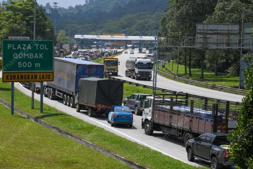 TINJAUAN PLAZA TOL GOMBAK