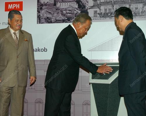 TUN MOHD KHALIL YAAKOB