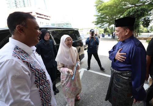 DATUK SERI DR WAN AZIZAH WAN ISMAIL