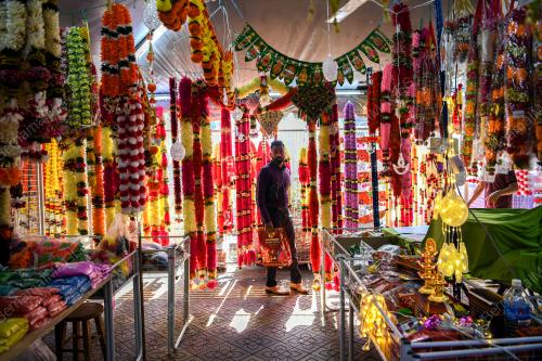 TINJAUAN PERSIAPAN PERAYAAN DEEPAVALI