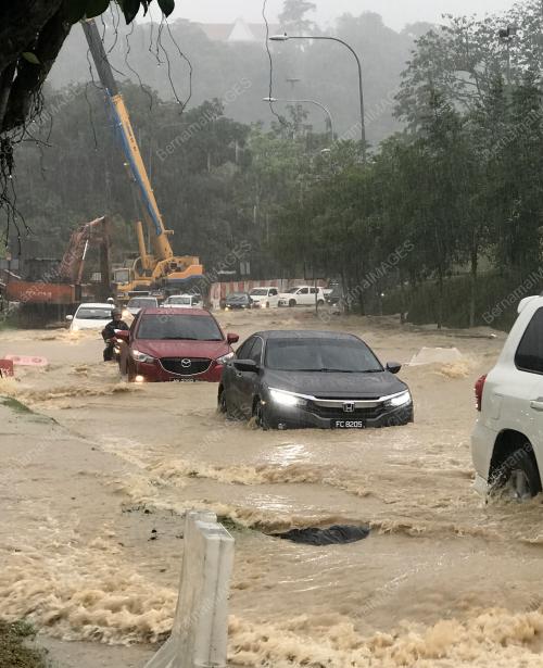 BANJIR KILAT