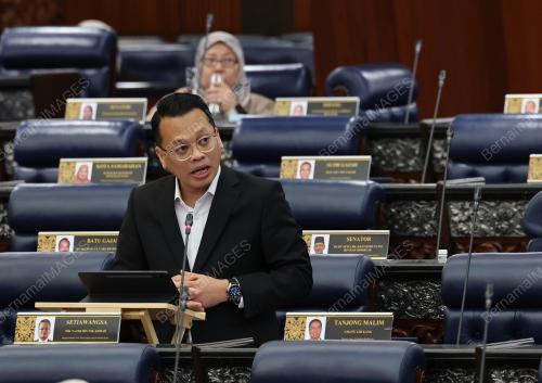 NIK NAZMI NIK AHMAD
