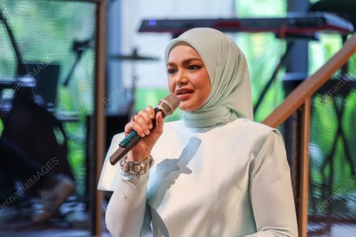 DATUK SERI SITI NURHALIZA