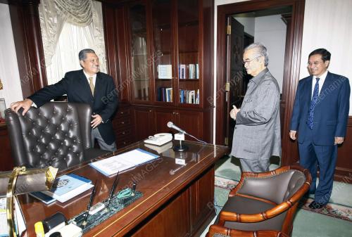TUN ABDULLAH AHMAD BADAWI