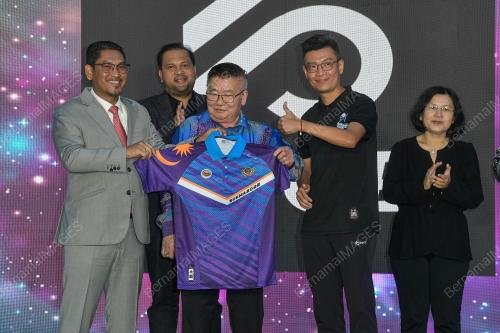 DATUK SERI AHMAD FAIZAL AZUMU