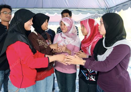 PELAJAR GEMPA BUMI