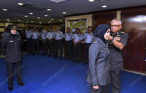 KL28_03112017_TUDM_BN201711020206