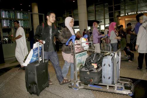 KL28_04022011_PELAJAR_PULANG