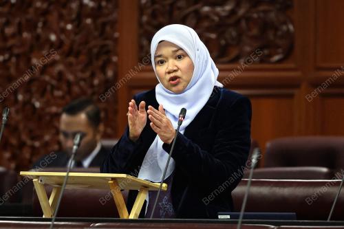 FADHLINA SIDEK