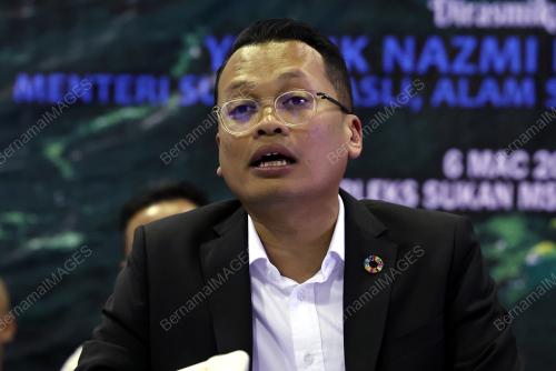 NIK NAZMI NIK AHMAD