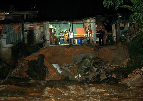 RUMAH RUNTUH