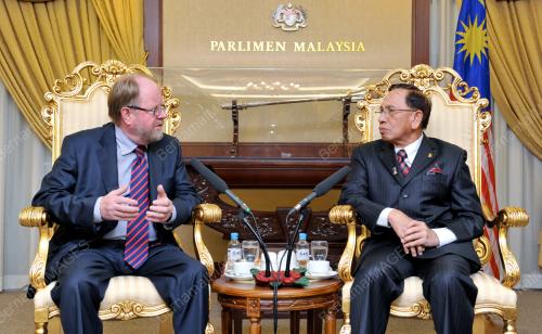 KL28_07112012_PARLIMEN
