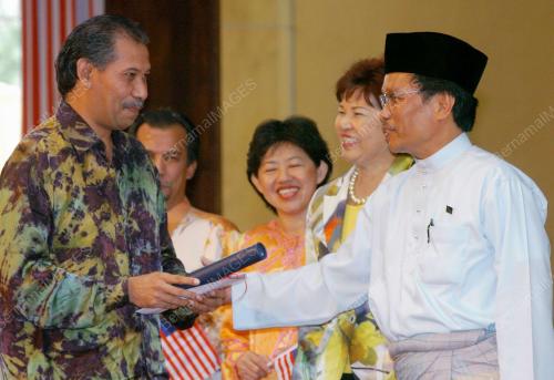 MOHD SHAFIE APDAL