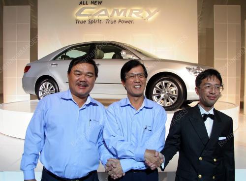 TOYOTA CAMRY