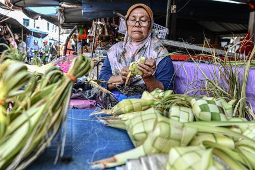 KELONGSONG KETUPAT