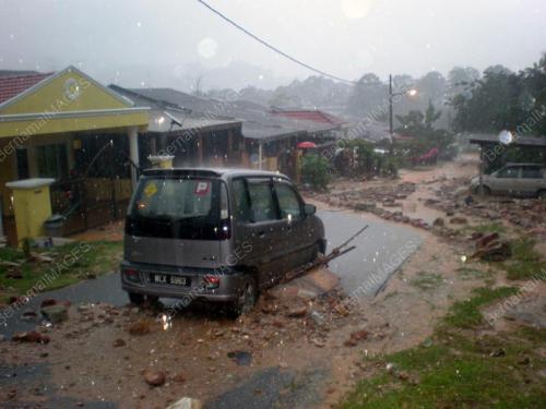TANAH RUNTUH