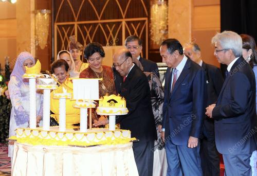 KL28_09122015_AGONG