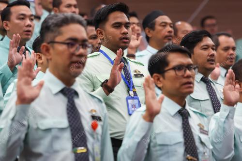DATUK SERI DR DZULKEFLY AHMAD