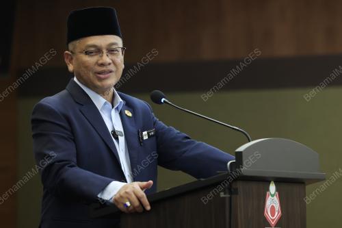 DATUK DR MOHD NA'IM MOKHTAR