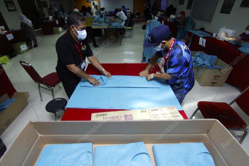 MENJAHIT 1000 PPE UNTUK BARISAN HADAPAN