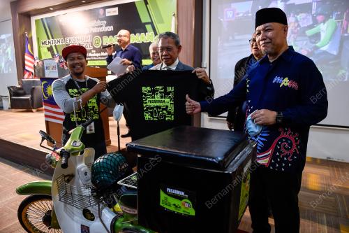 DATUK SERI MUSTAPA MOHAMED