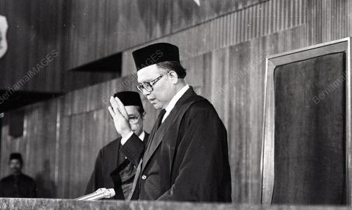ANGKAT SUMPAH