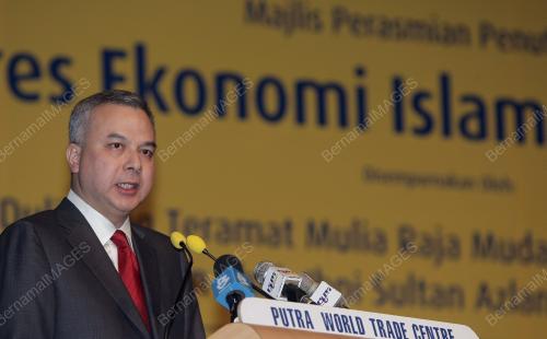 RAJA DR NAZRIN SHAH