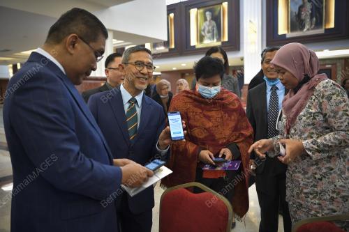 DATUK SERI HISHAMUDDIN TUN HUSEEIN