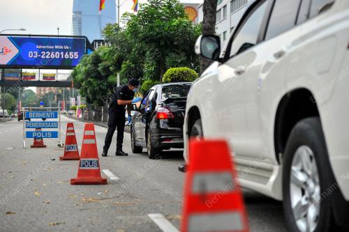 SEKATAN JALAN RAYA