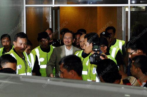 ANWAR IBRAHIM